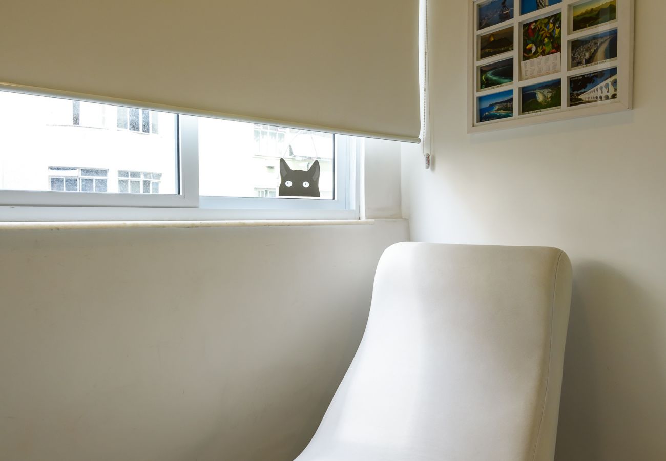 Apartamento em Rio de Janeiro - Vista lateral para o mar, 3min da praia | PJ204