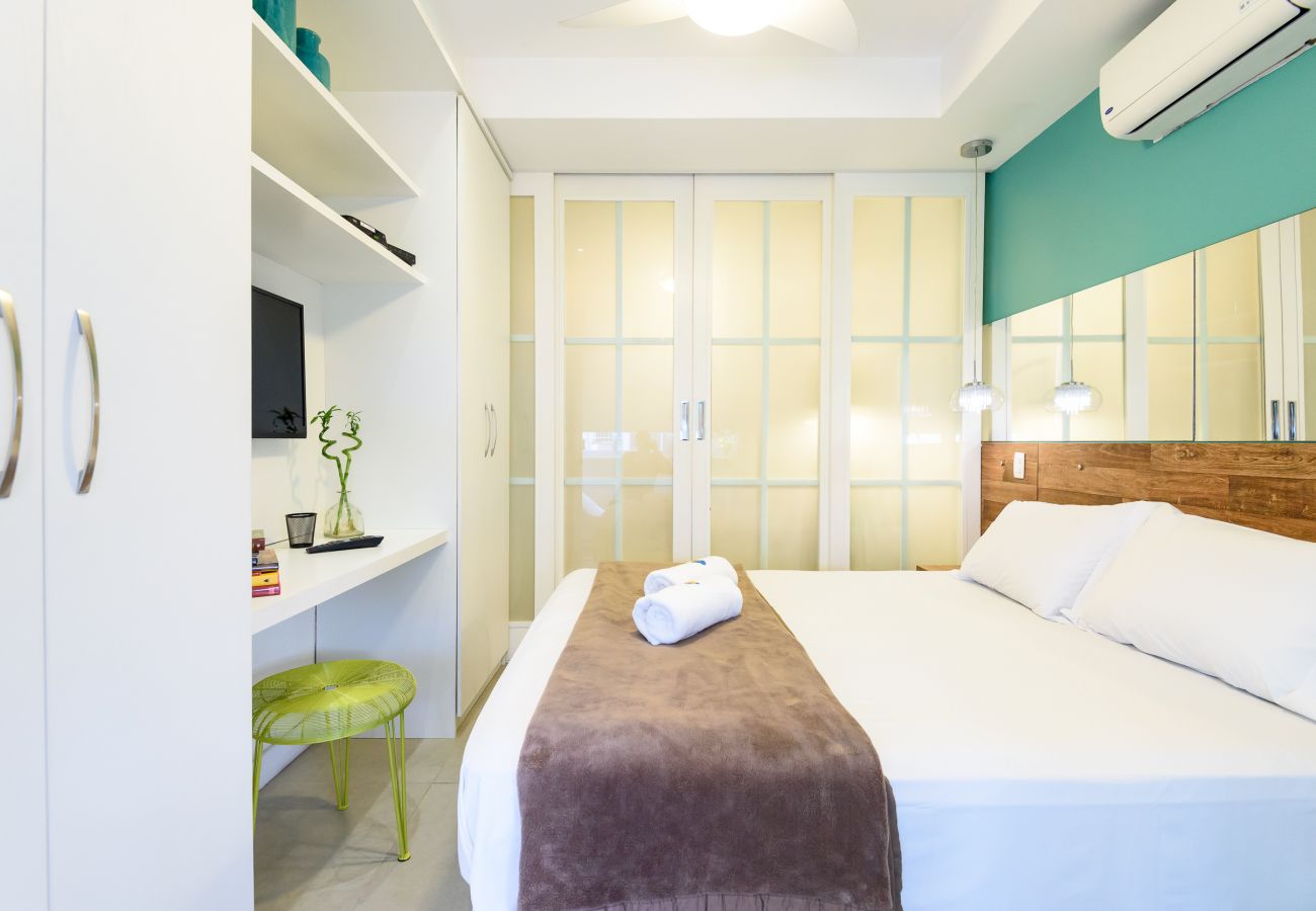 Apartamento em Rio de Janeiro - Vista lateral para o mar, 3min da praia | PJ204