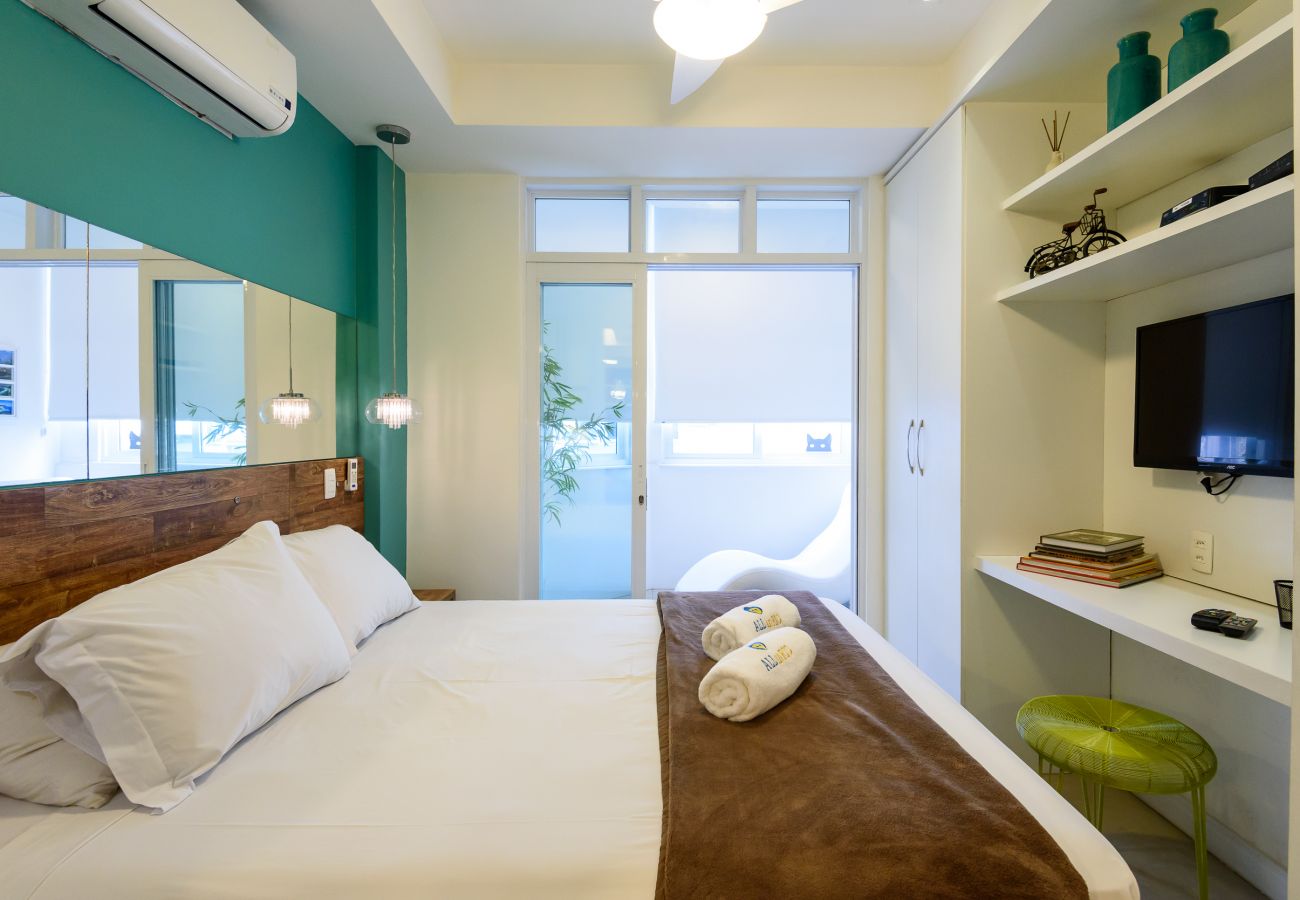 Apartamento em Rio de Janeiro - Vista lateral para o mar, 3min da praia | PJ204