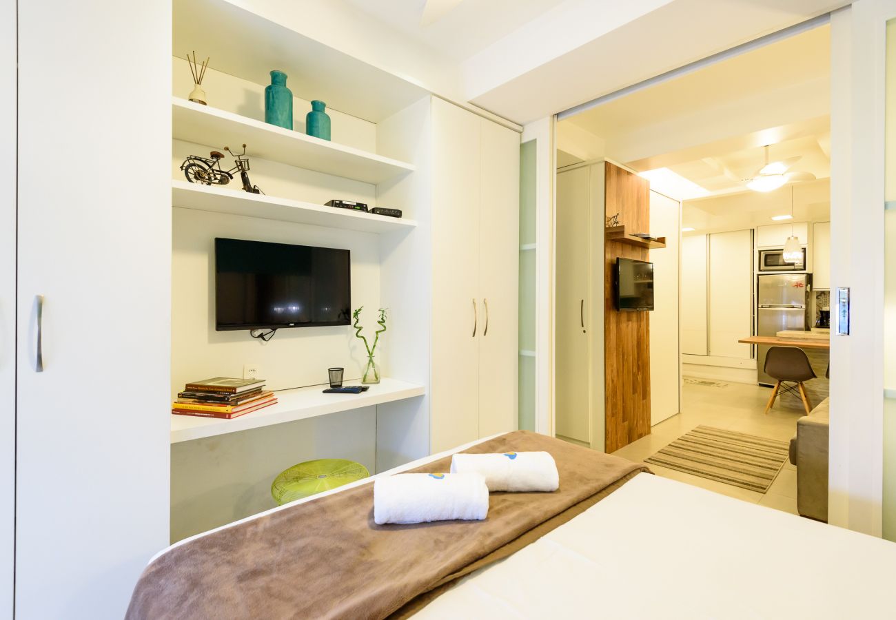 Apartamento em Rio de Janeiro - Vista lateral para o mar, 3min da praia | PJ204