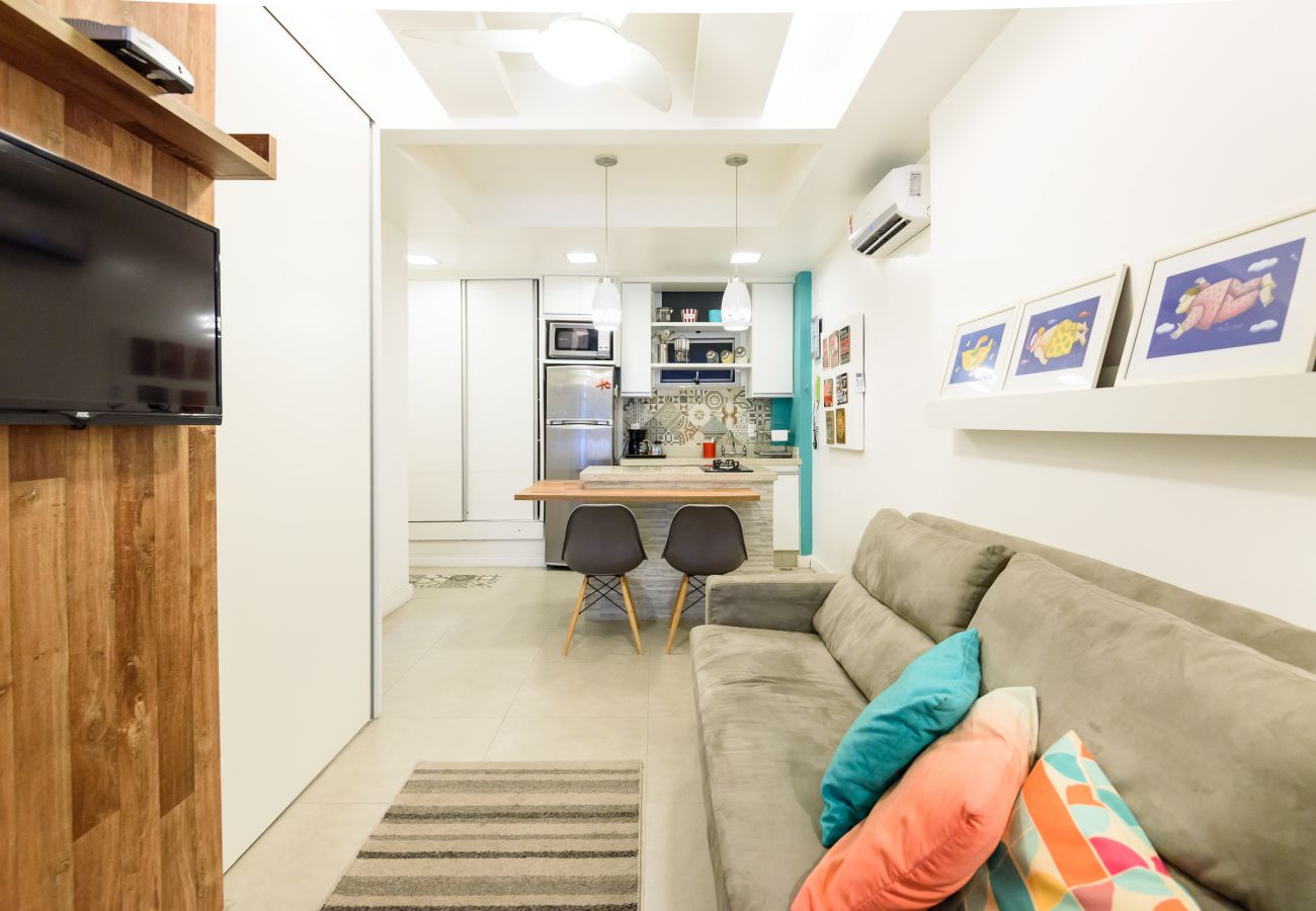 Apartamento em Rio de Janeiro - Vista lateral para o mar, 3min da praia | PJ204