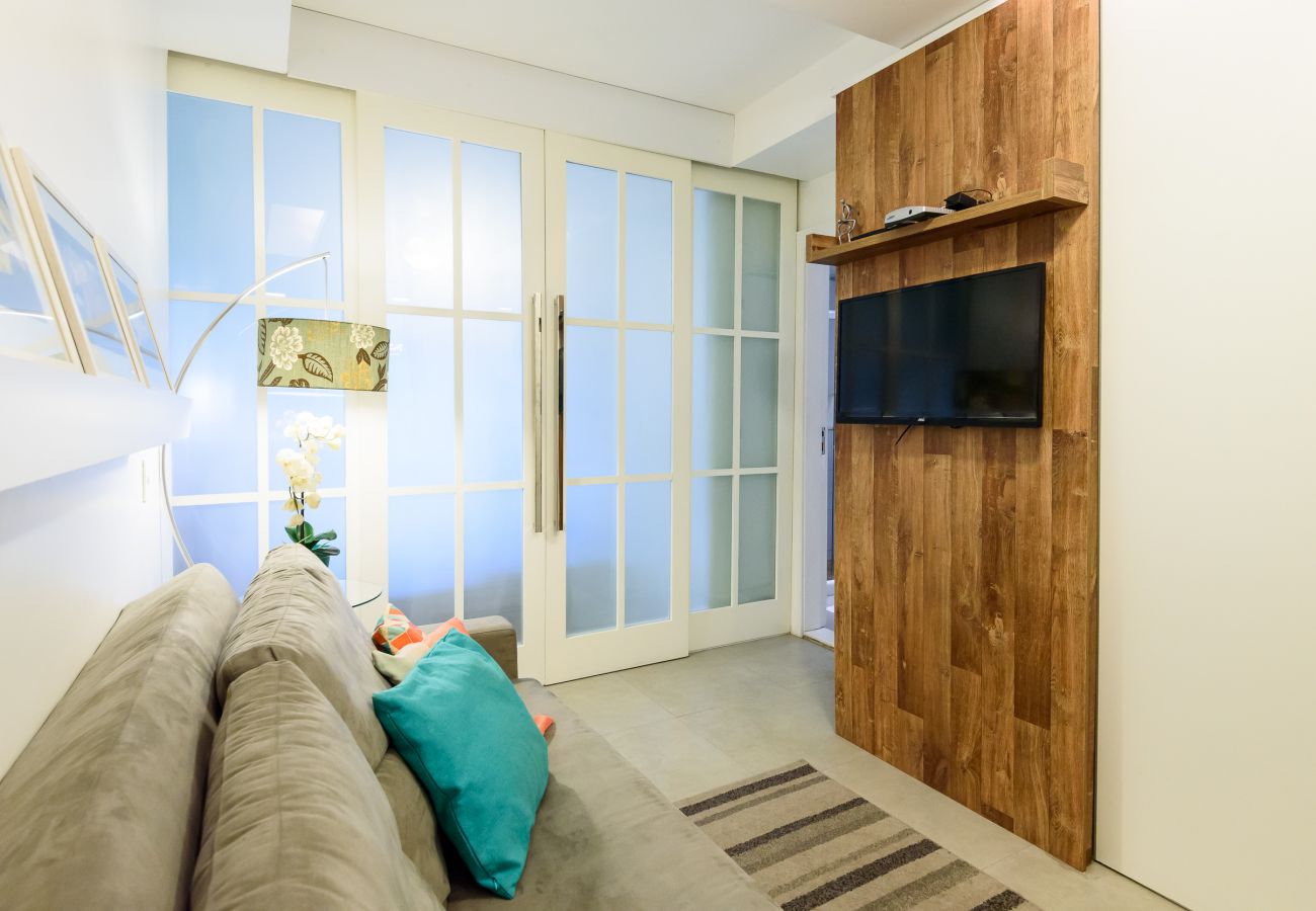 Apartamento em Rio de Janeiro - Vista lateral para o mar, 3min da praia | PJ204