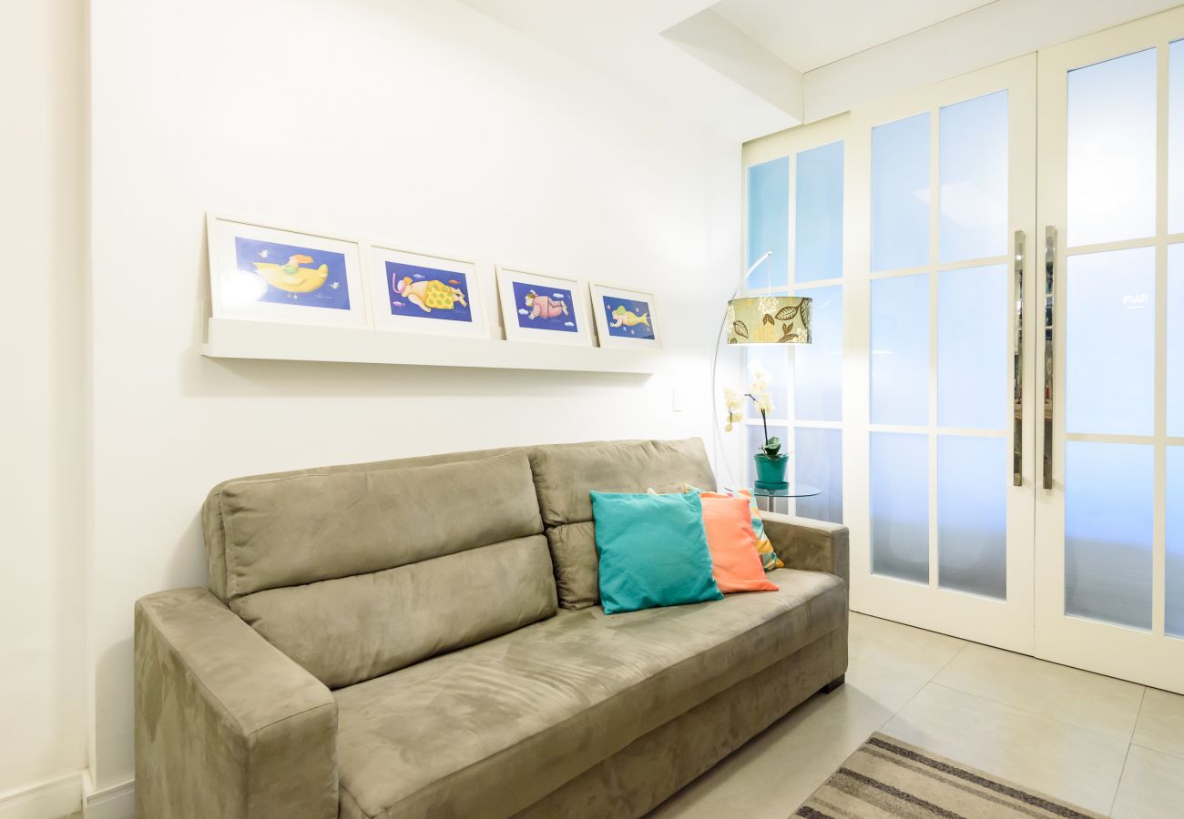 Apartamento em Rio de Janeiro - Vista lateral para o mar, 3min da praia | PJ204