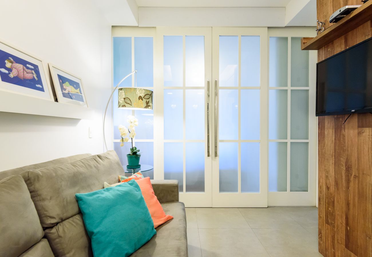 Apartamento em Rio de Janeiro - Vista lateral para o mar, 3min da praia | PJ204