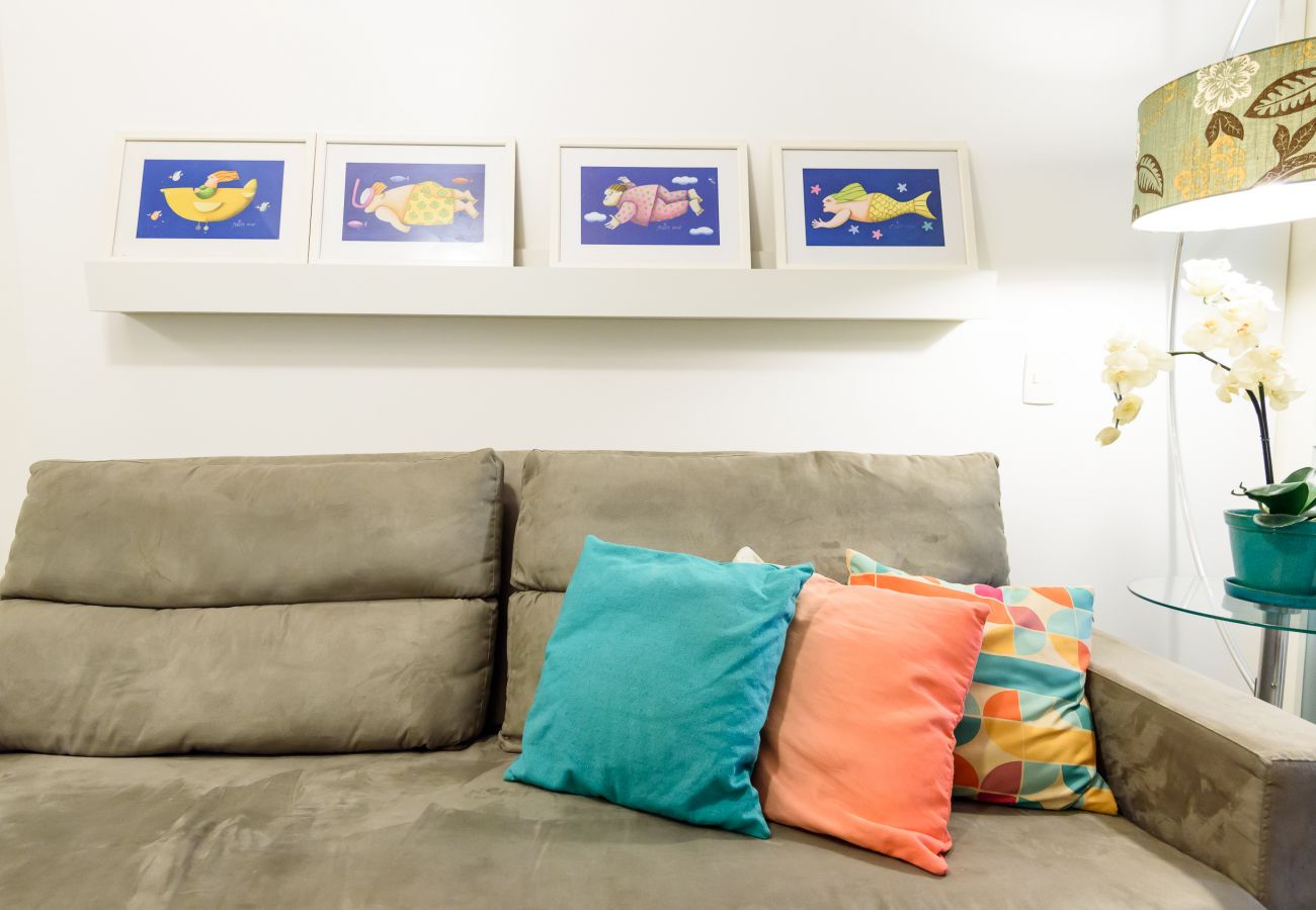 Apartamento em Rio de Janeiro - Vista lateral para o mar, 3min da praia | PJ204
