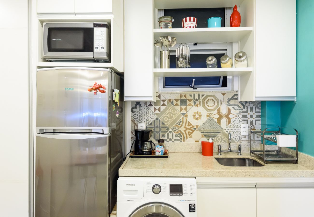 Apartamento em Rio de Janeiro - Vista lateral para o mar, 3min da praia | PJ204