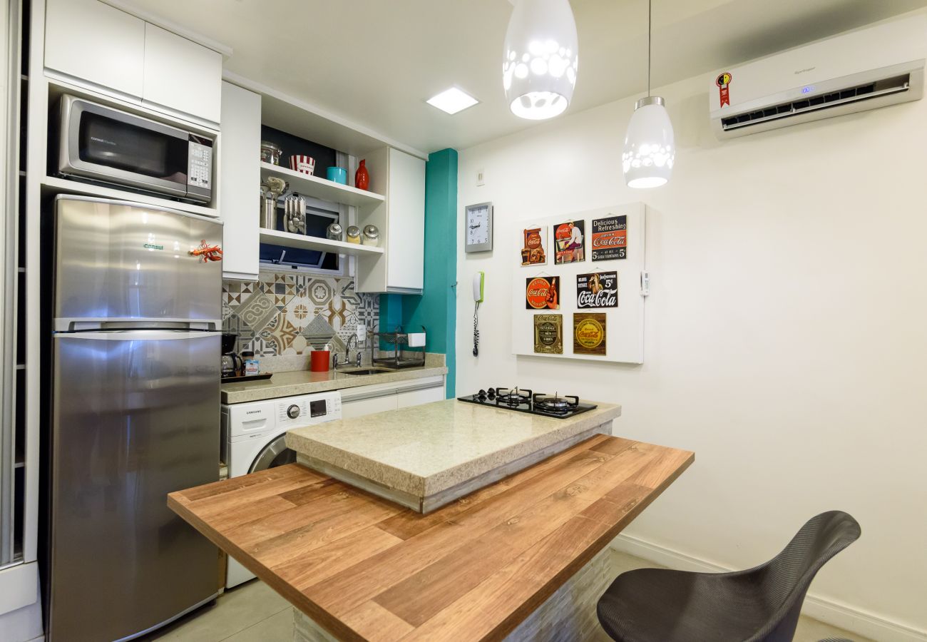 Apartamento em Rio de Janeiro - Vista lateral para o mar, 3min da praia | PJ204