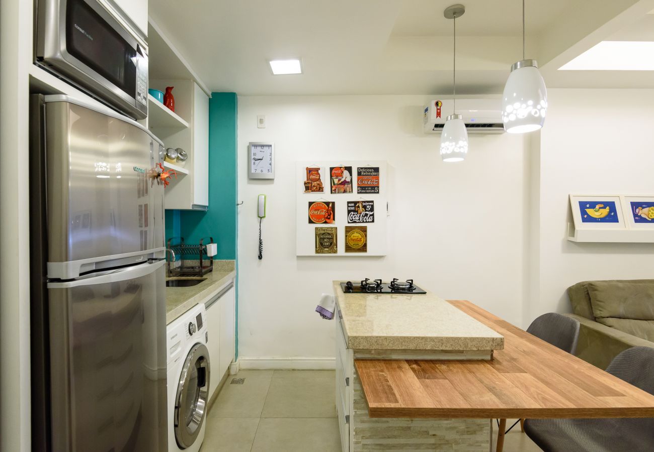 Apartamento em Rio de Janeiro - Vista lateral para o mar, 3min da praia | PJ204