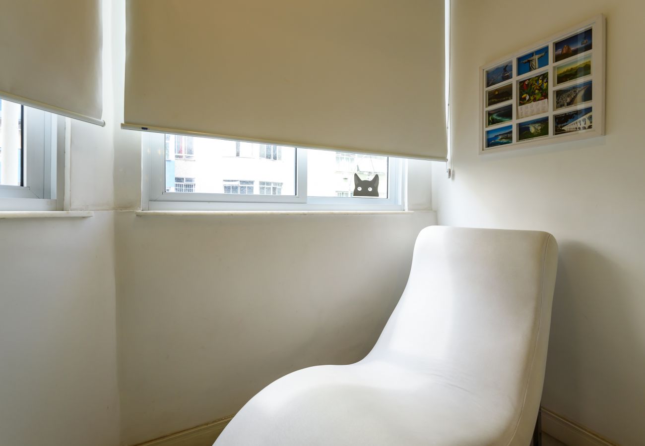 Apartamento em Rio de Janeiro - Vista lateral para o mar, 3min da praia | PJ204