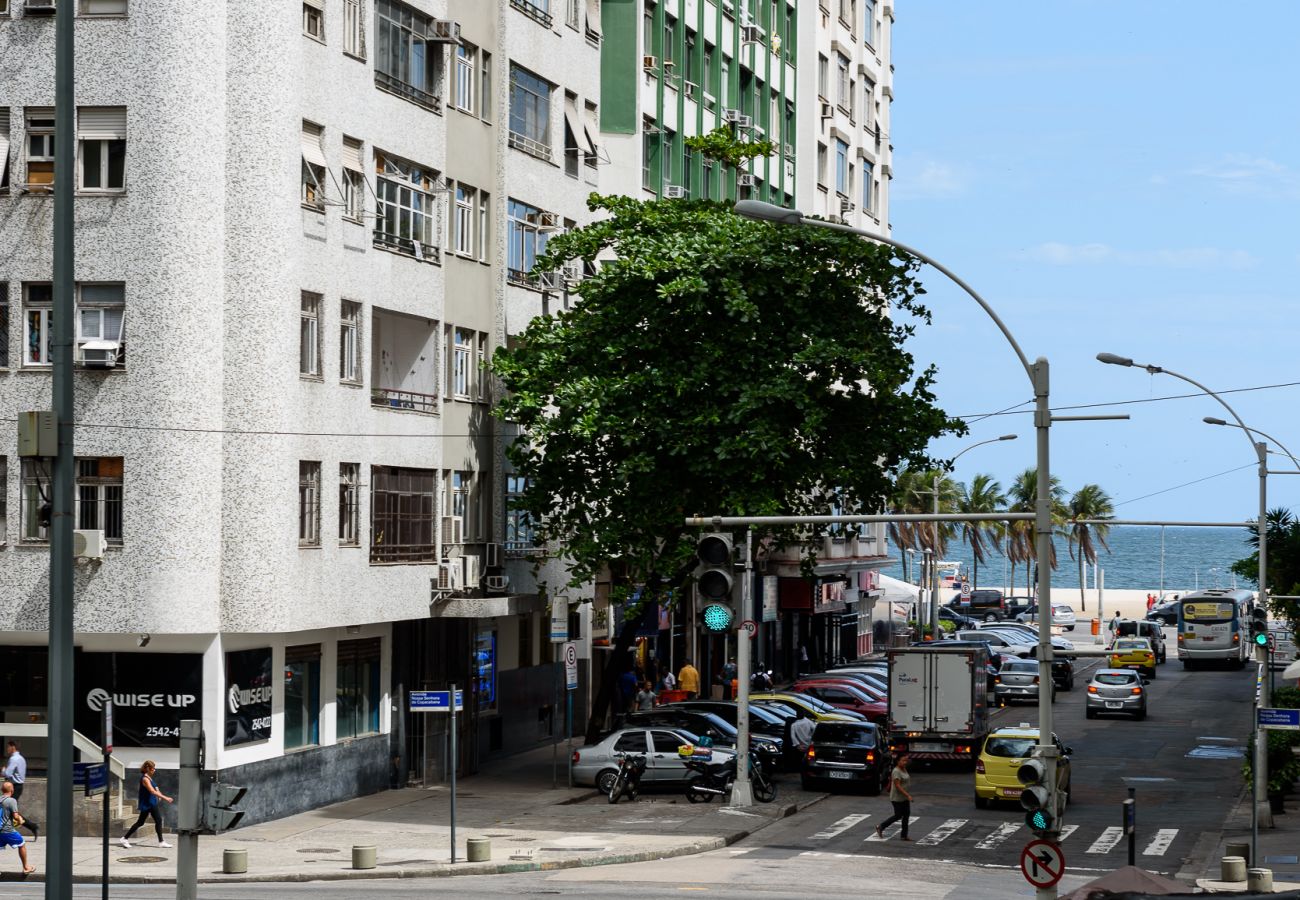 Apartamento em Rio de Janeiro - Vista lateral para o mar, 3min da praia | PJ204