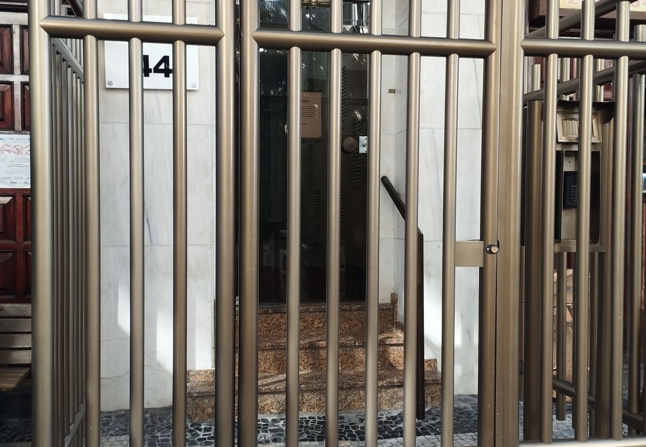 Apartamento em Rio de Janeiro - 4 minutos da praia de Copacabana | JN301