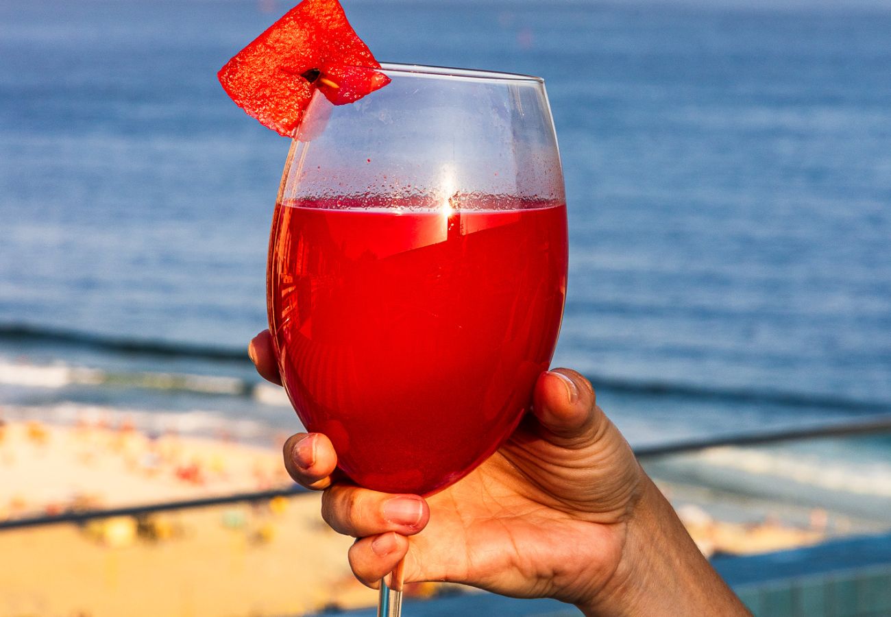 Apartamento em Rio de Janeiro - Refúgio a Poucos Passos de Praia de Copacabana | Q1 PCD