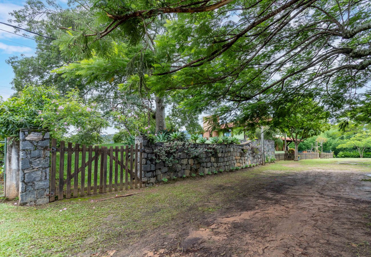 Casa em Miguel Pereira - Refúgio Perfeito em Miguel Pereira | AND61