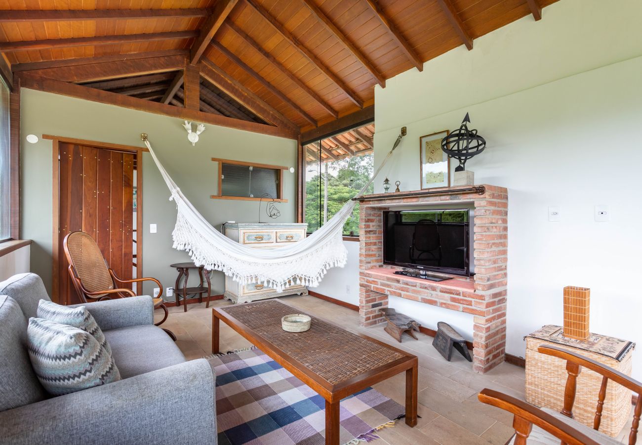 Casa em Miguel Pereira - Refúgio Perfeito em Miguel Pereira | AND61