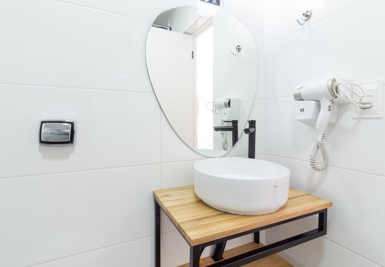 Estúdio em Rio de Janeiro - Conforto no Coração do Rio | RB1701