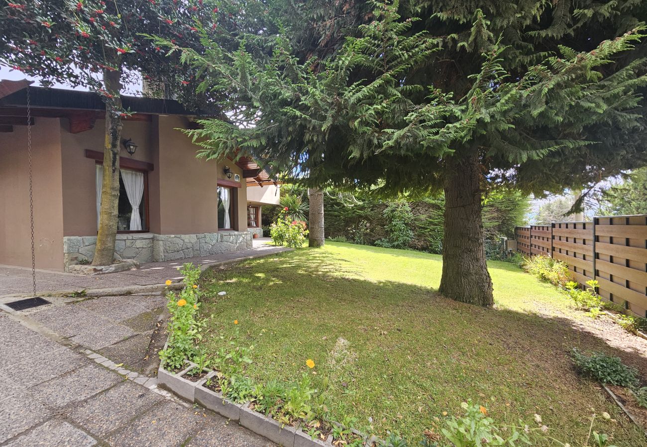 Casa em San Carlos de Bariloche - Casa Jardim Botânico Bariloche – 6 quartos, 4 banheiros