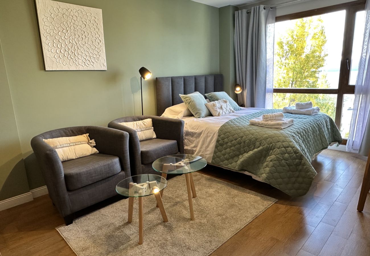 Estúdio em San Carlos de Bariloche - Grinly com vista para o lago e estacionamento em Bariloche 