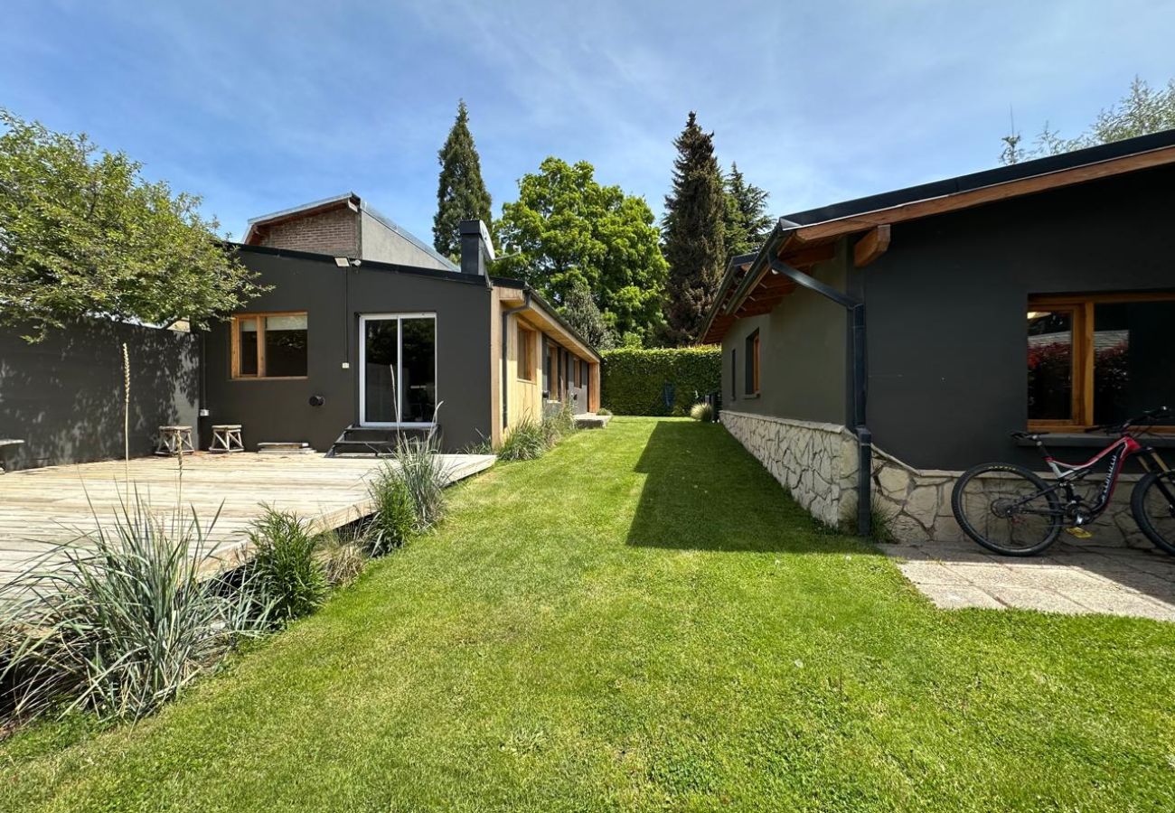 Casa em San Carlos de Bariloche - House in Pinar de Festa with barbecue area