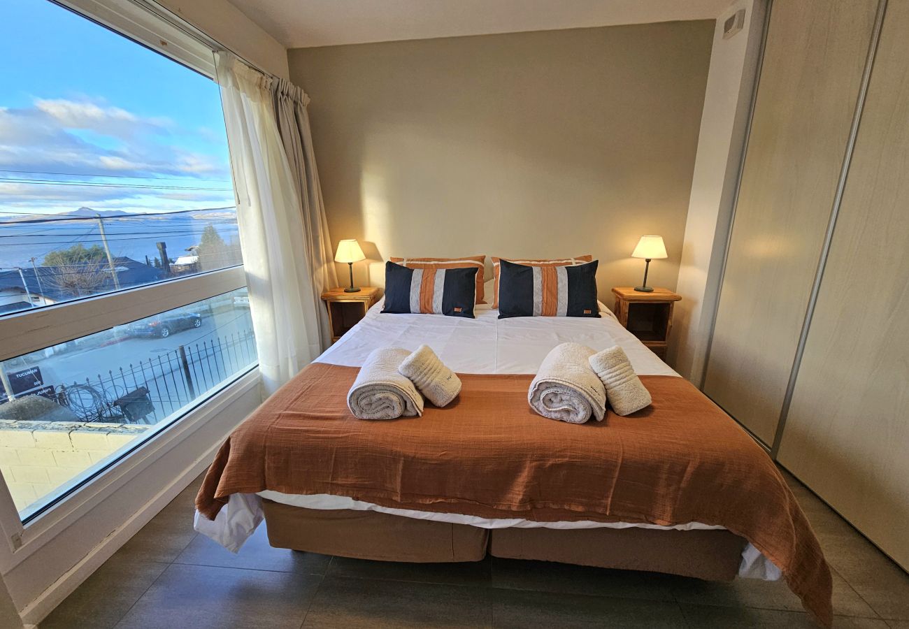 Apartamento em San Carlos de Bariloche - Araucaria with LAKE views and parking