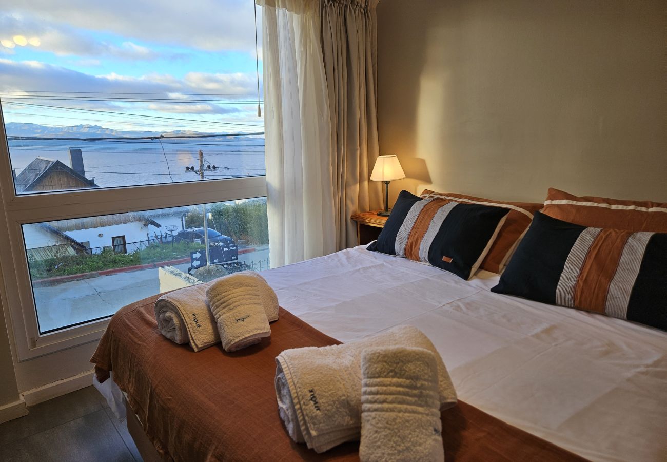 Apartamento em San Carlos de Bariloche - Araucaria with LAKE views and parking