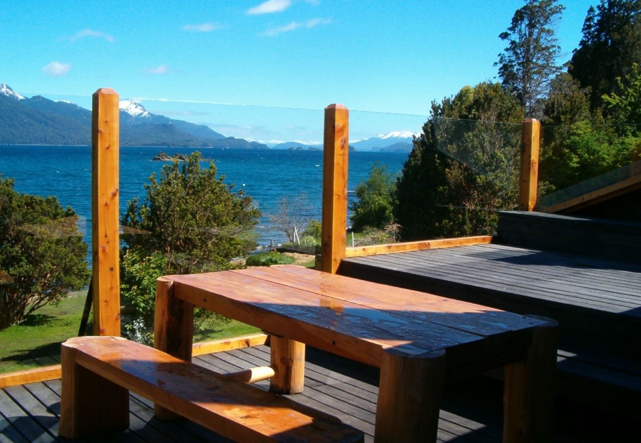 Ferienhaus in San Carlos de Bariloche - House with waterfront in Entre Lagos