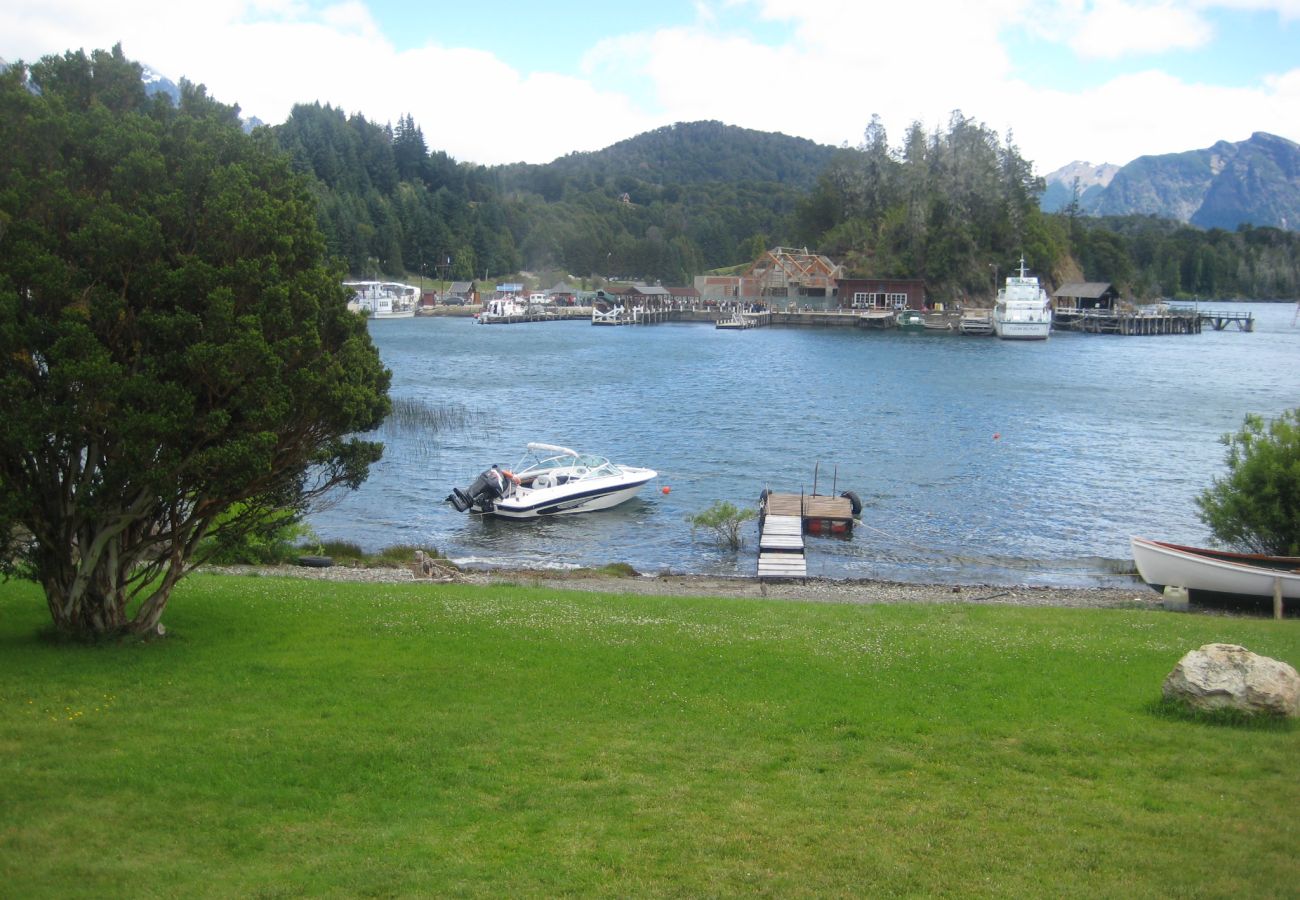 Ferienhaus in San Carlos de Bariloche - House with waterfront in Entre Lagos