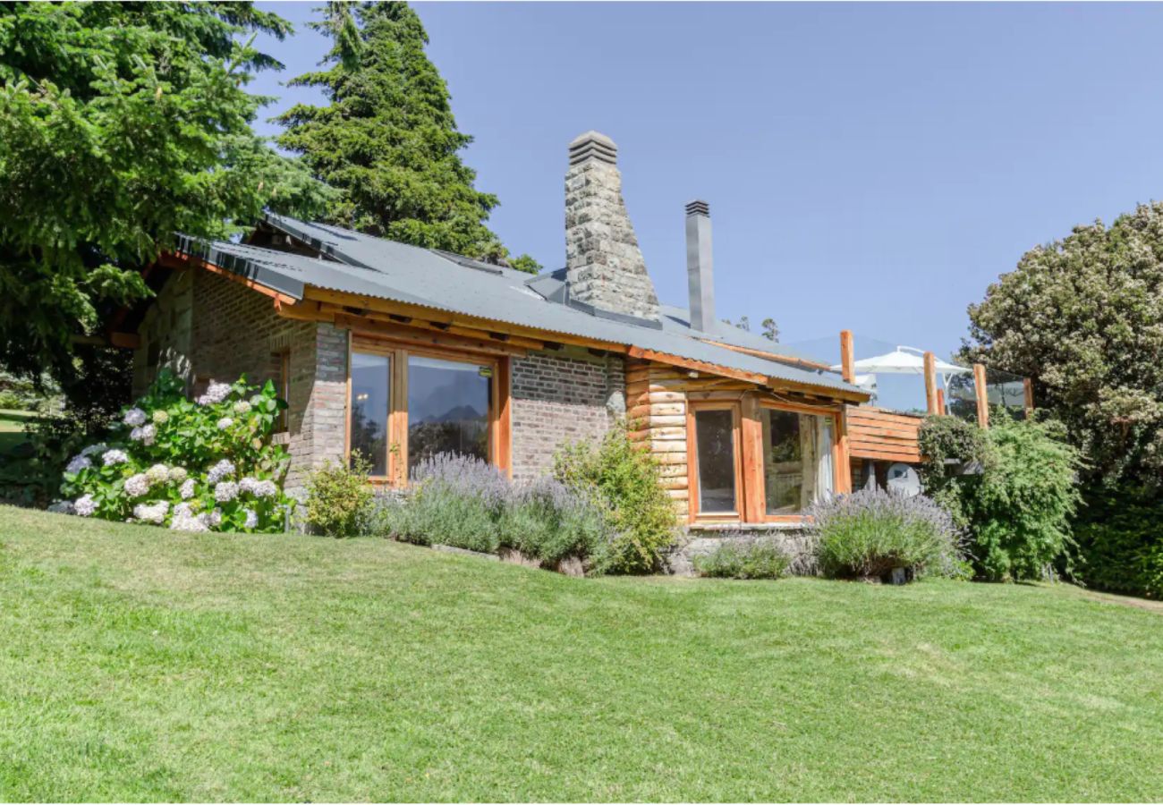 Ferienhaus in San Carlos de Bariloche - House with waterfront in Entre Lagos