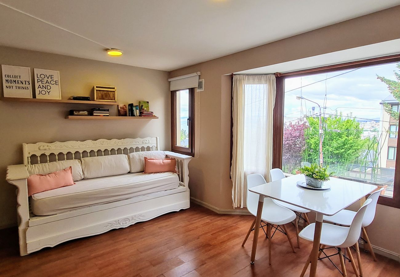 Apartamento en San Carlos de Bariloche - Lyrics and Music in Belgrano neighborhood