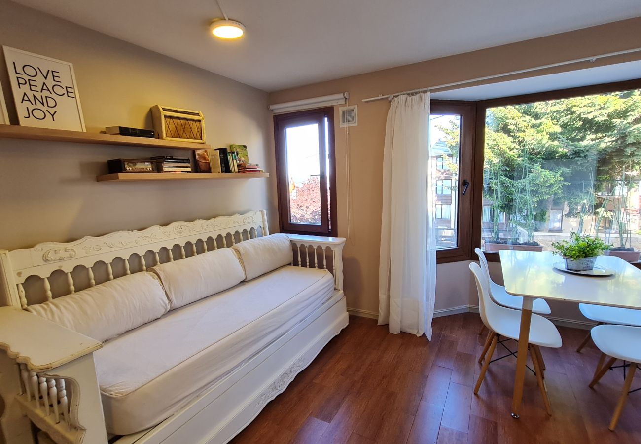 Apartamento en San Carlos de Bariloche - Lyrics and Music in Belgrano neighborhood