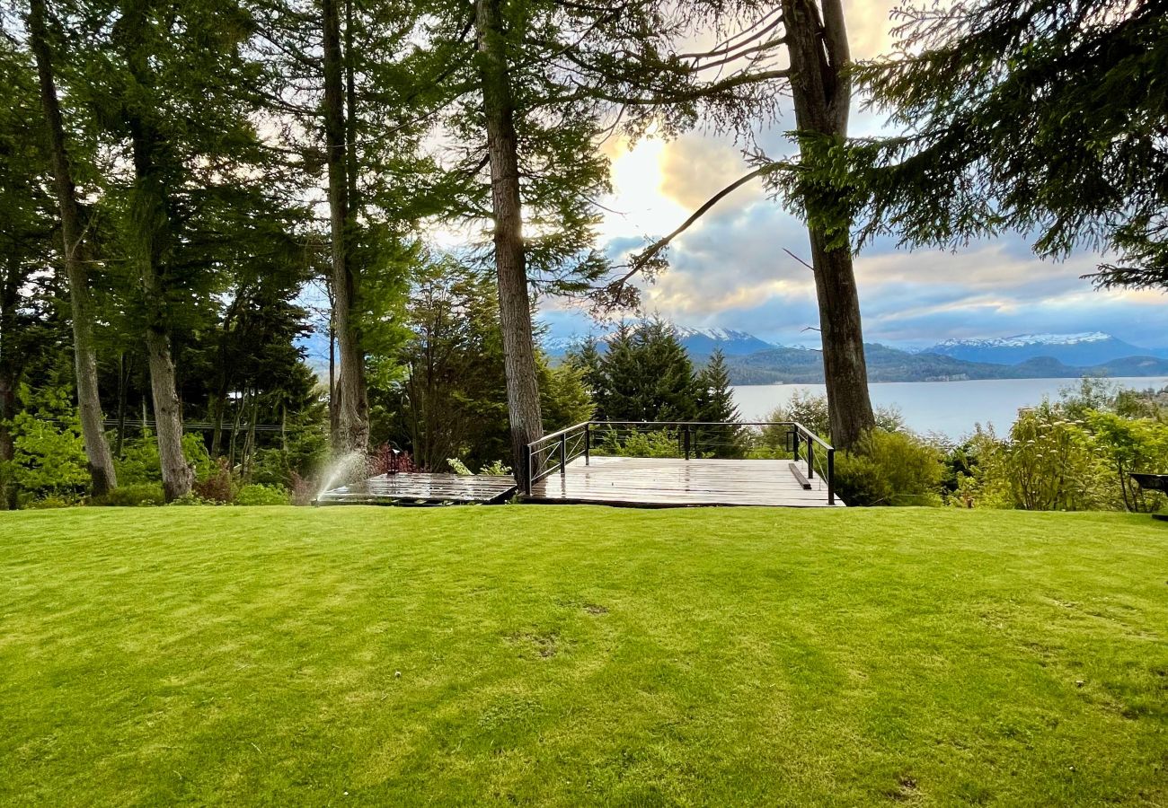 Estudio en Villa La Angostura - Refugio La Cupula con vista y llegada al lago