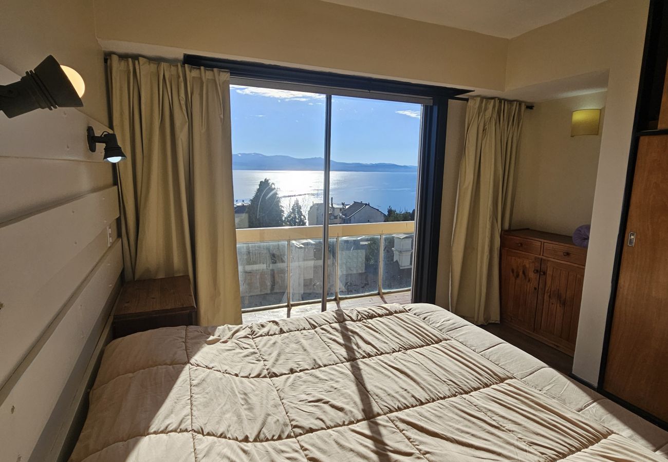 Apartamento en San Carlos de Bariloche - Lago y ciudad a pasos del centro cívico 