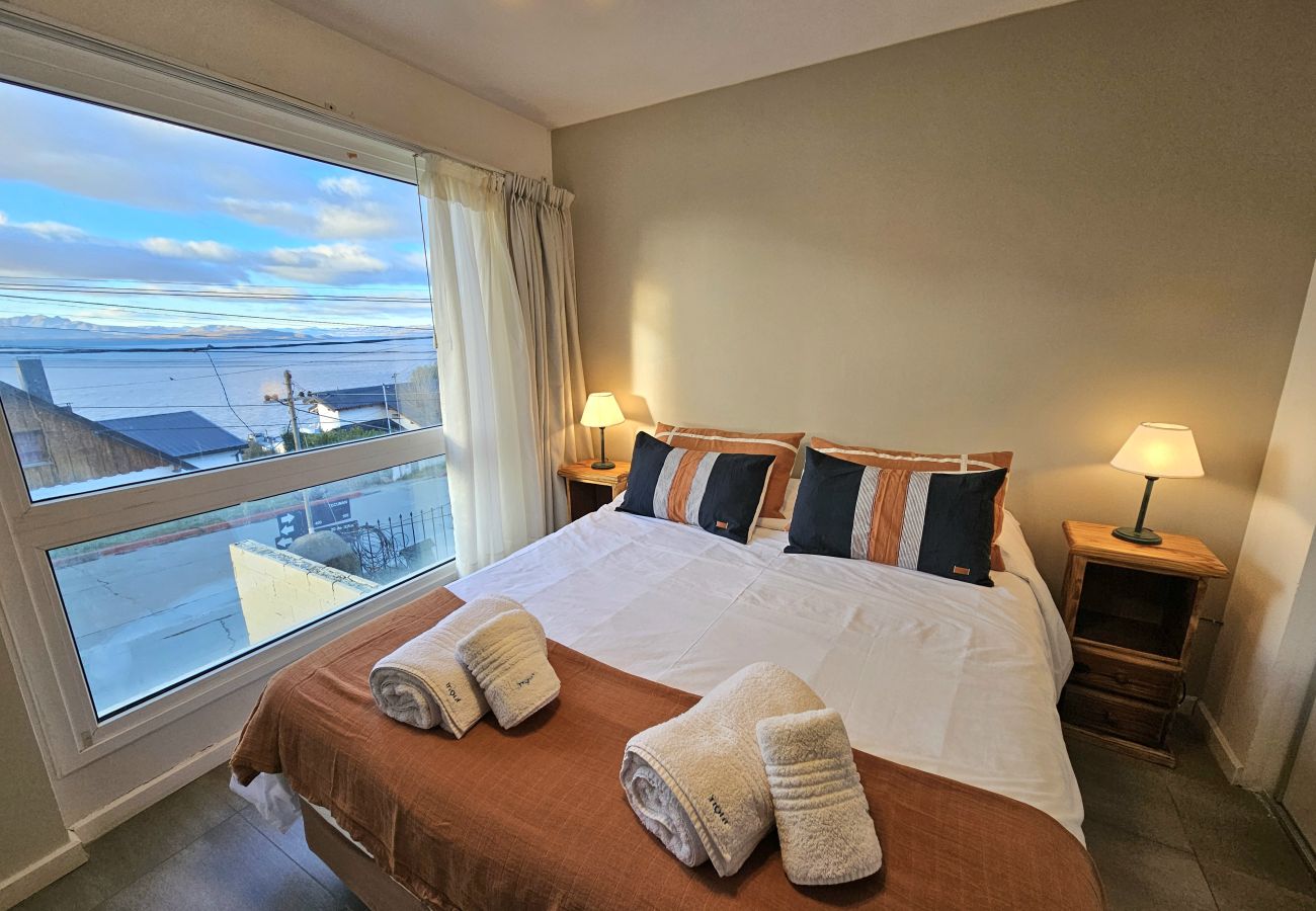 Apartamento en San Carlos de Bariloche - Araucaria with LAKE views and parking
