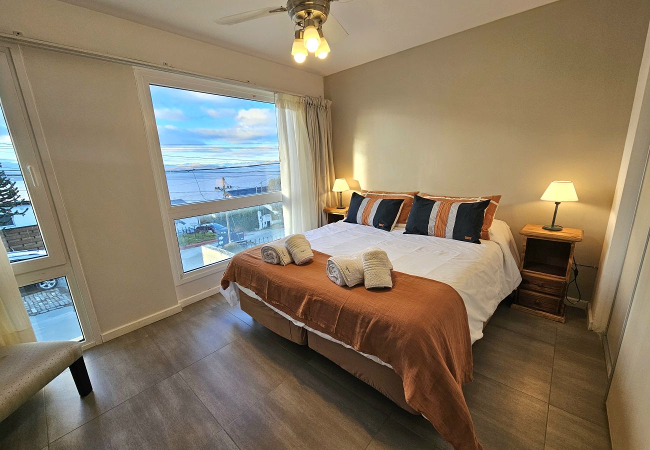 Apartamento en San Carlos de Bariloche - Araucaria with LAKE views and parking