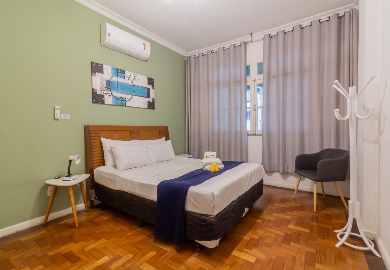 Apartamento em Rio de Janeiro - 2 minutos da praia de copacabana | A306