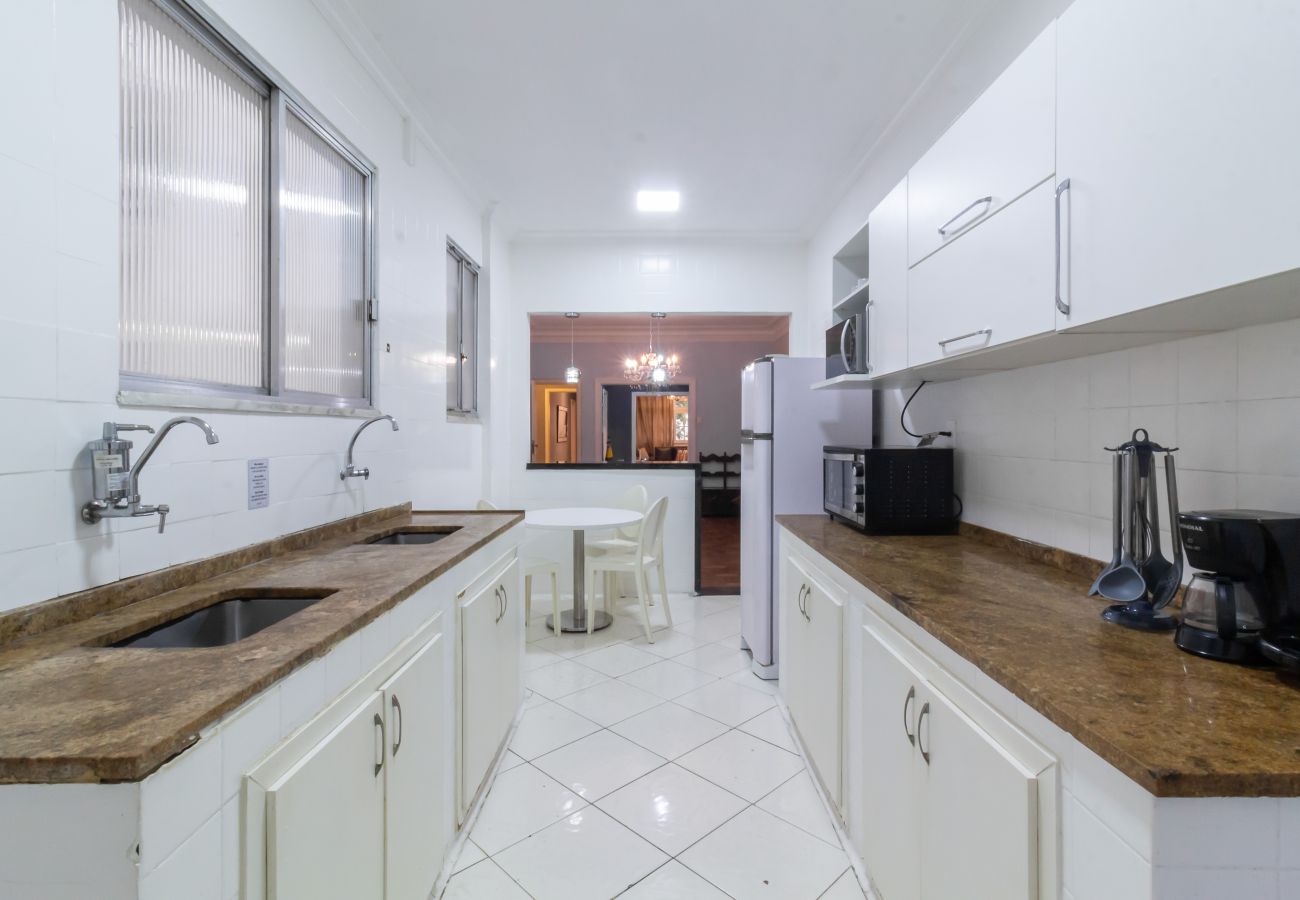 Apartamento em Rio de Janeiro - 2 minutos da praia de copacabana | A306