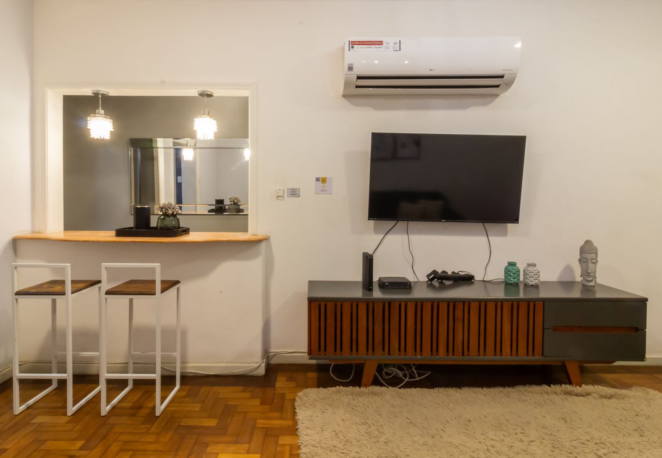 Apartamento em Rio de Janeiro - 2 minutos da praia de copacabana | A306