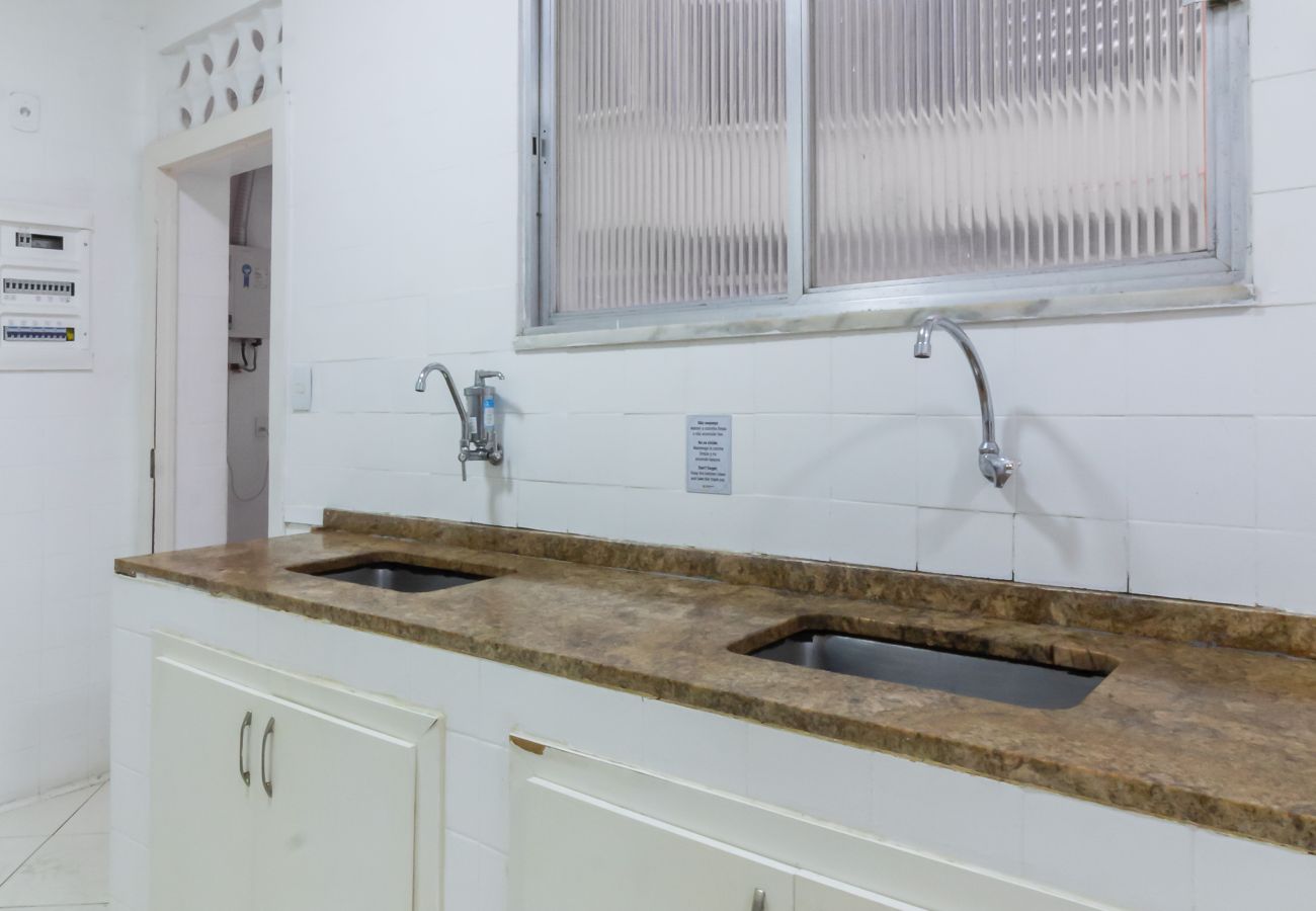 Apartamento em Rio de Janeiro - 2 minutos da praia de copacabana | A306