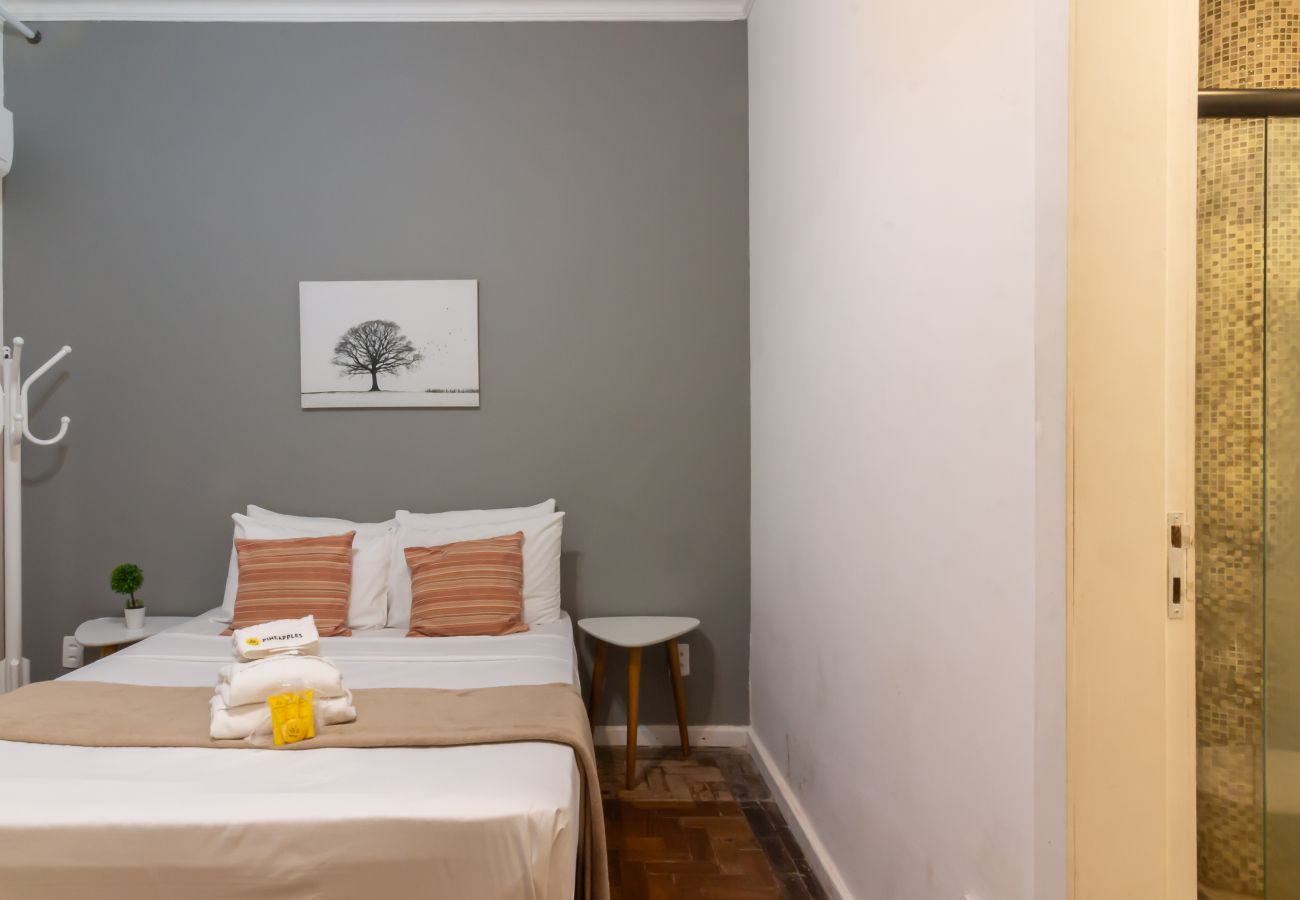 Apartamento em Rio de Janeiro - 2 minutos da praia de copacabana | A306