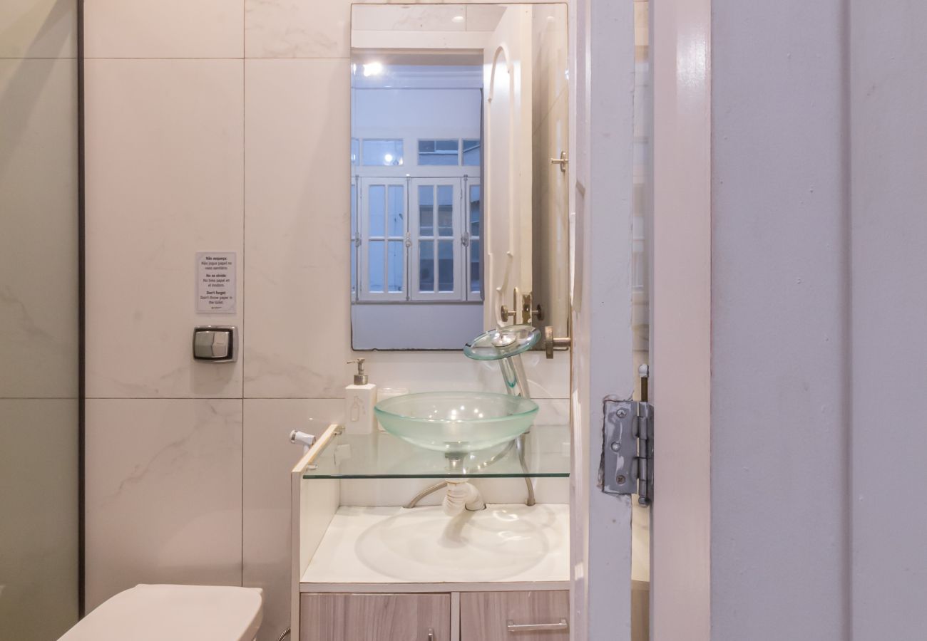Apartamento em Rio de Janeiro - 2 minutos da praia de copacabana | A306