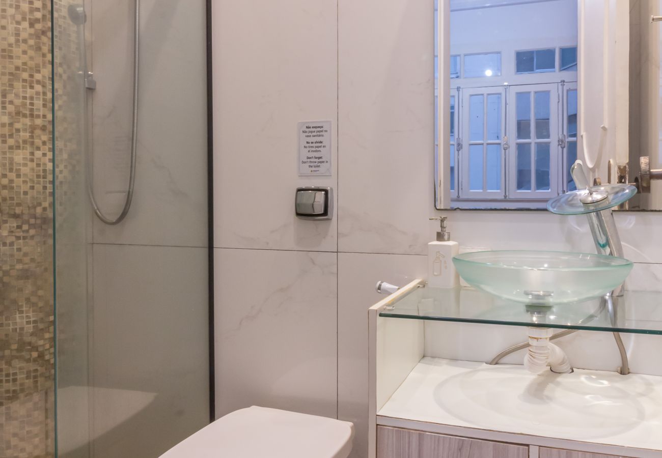 Apartamento em Rio de Janeiro - 2 minutos da praia de copacabana | A306