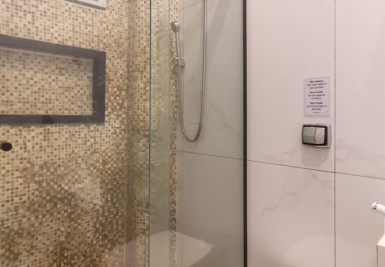 Apartamento em Rio de Janeiro - 2 minutos da praia de copacabana | A306
