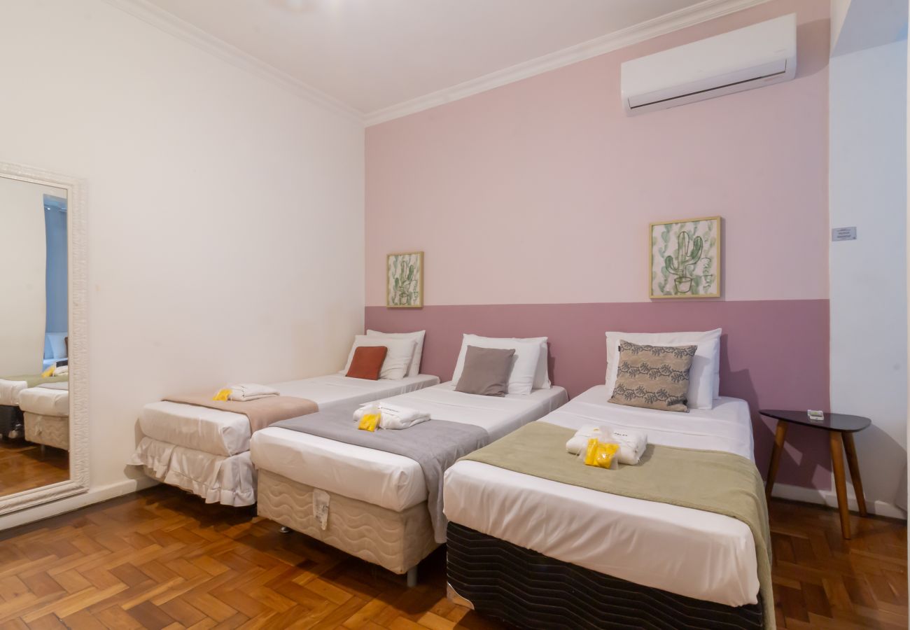 Apartamento em Rio de Janeiro - 2 minutos da praia de copacabana | A306