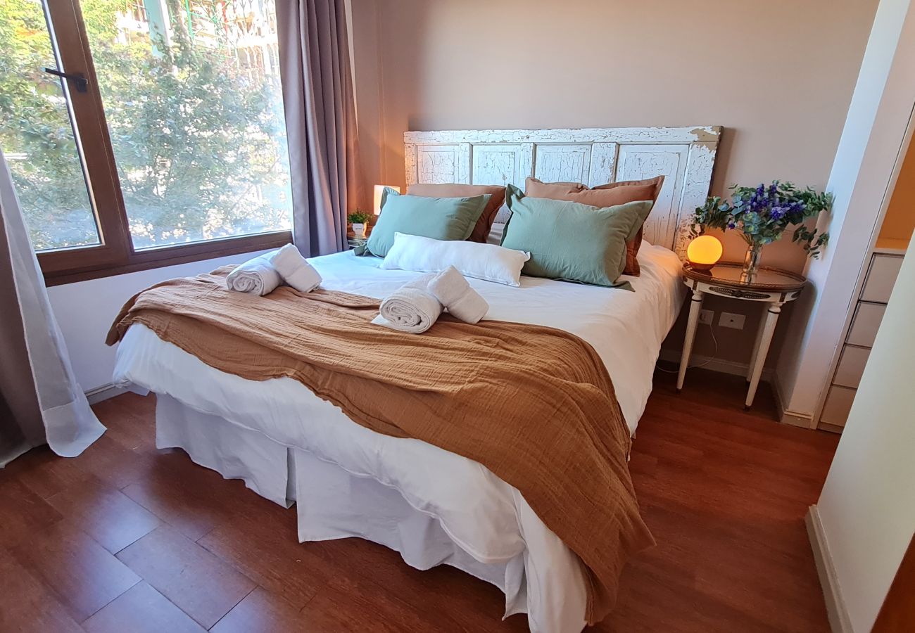 Apartamento em San Carlos de Bariloche - Lyrics and Music in Belgrano neighborhood