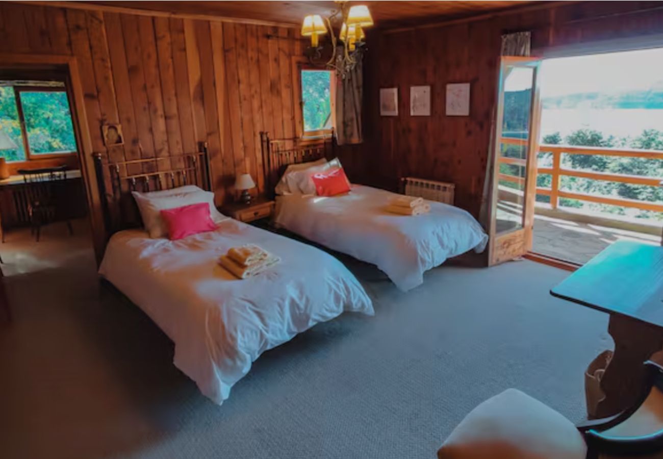 House in San Carlos de Bariloche - Beautiful house in Llao Llao Bariloche for 12 guests