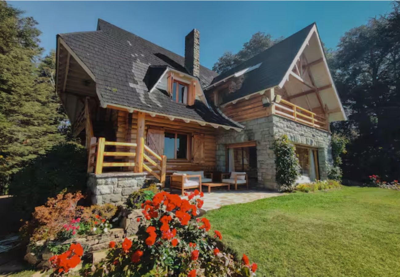House in San Carlos de Bariloche - Beautiful house in Llao Llao Bariloche for 12 guests