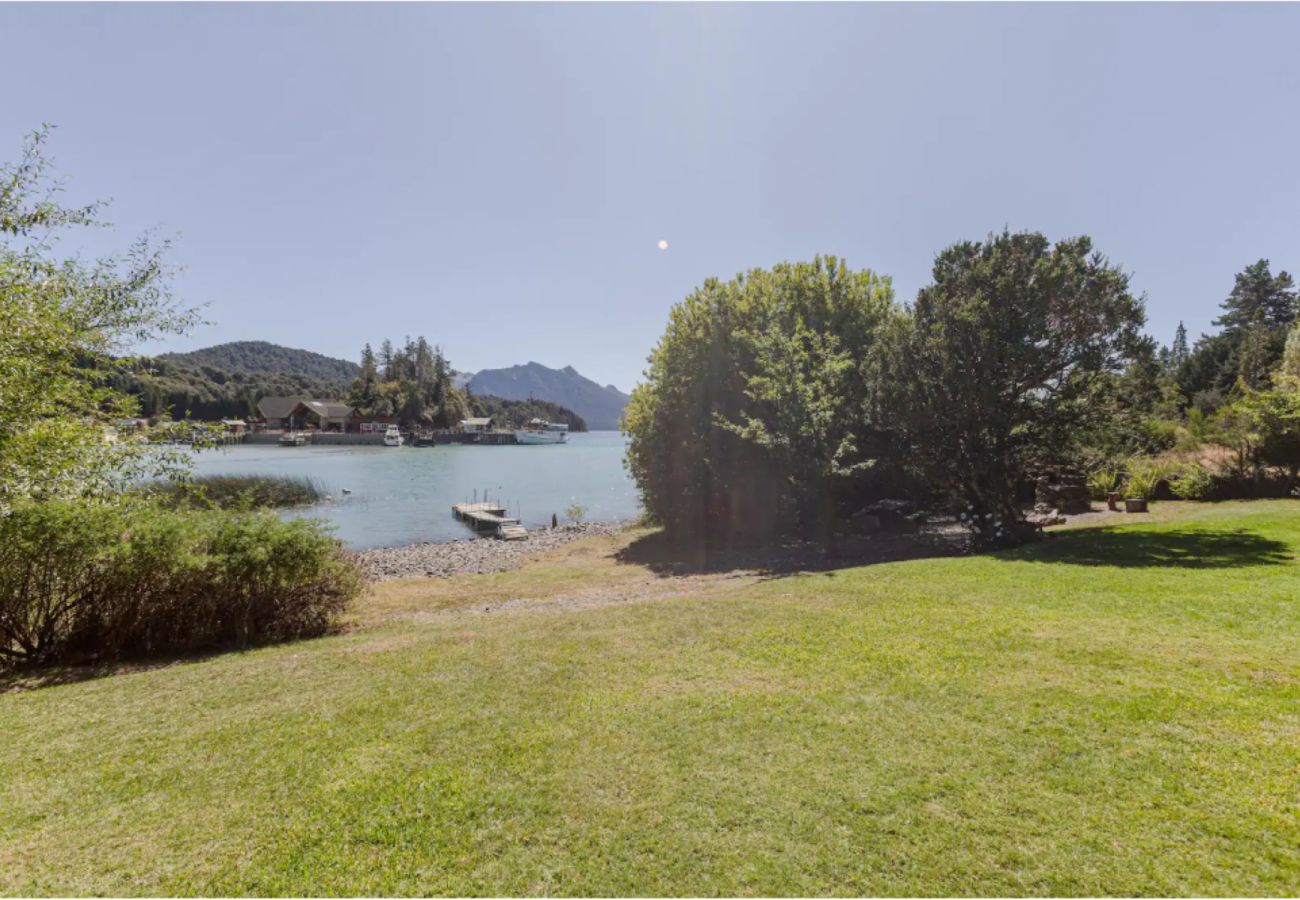 Дом на San Carlos de Bariloche - House with waterfront in Entre Lagos