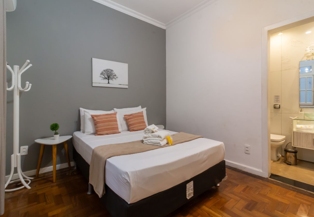 Apartment in Rio de Janeiro - 2 minutos da praia de copacabana | A306