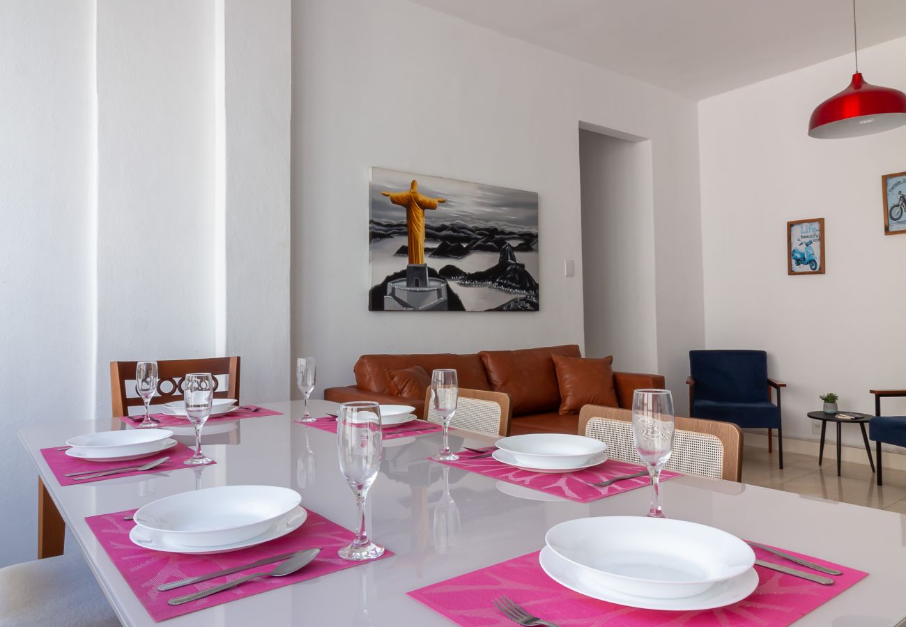 Apartment in Rio de Janeiro - Apartamento em Copacabana a 4 minutos da praia | SF704 