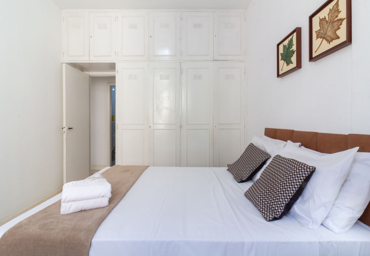 Apartment in Rio de Janeiro - Apartamento em Copacabana a 4 minutos da praia | SF704 