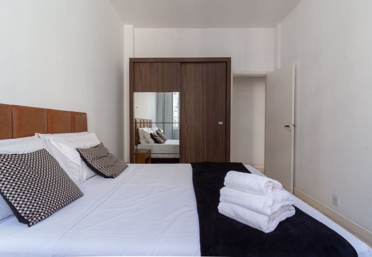 Apartment in Rio de Janeiro - Apartamento em Copacabana a 4 minutos da praia | SF704 